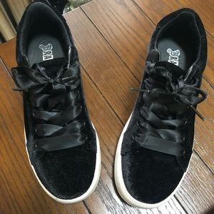 Black platform fashion sneaker. Almost new